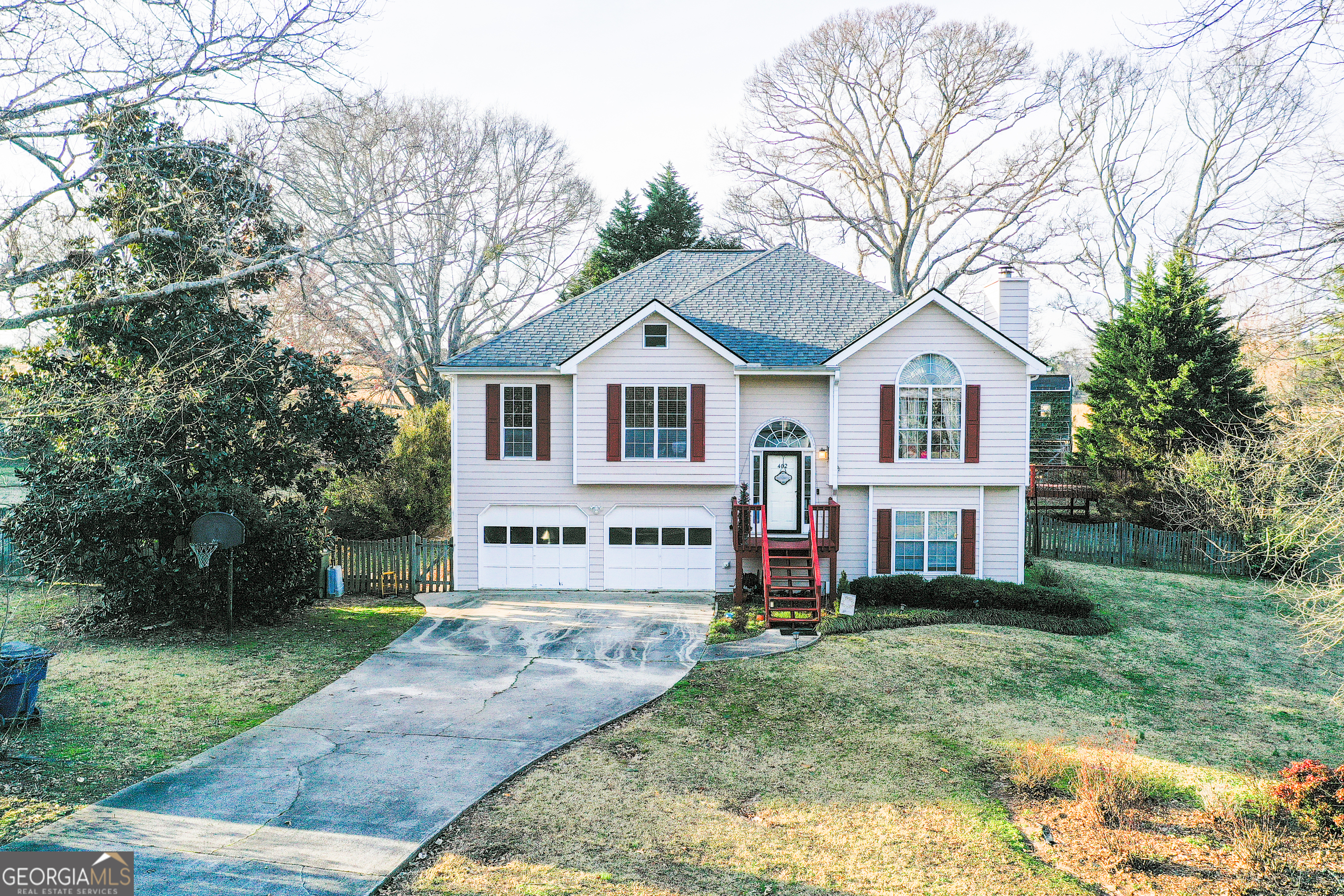402 Stonebrooke DR