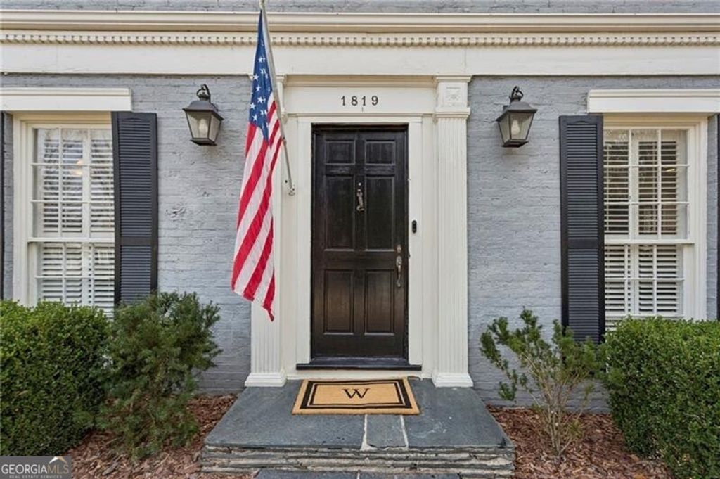 Photo of 1819 Greystone Road NW, Atlanta, GA 30318 (MLS # 10698757)