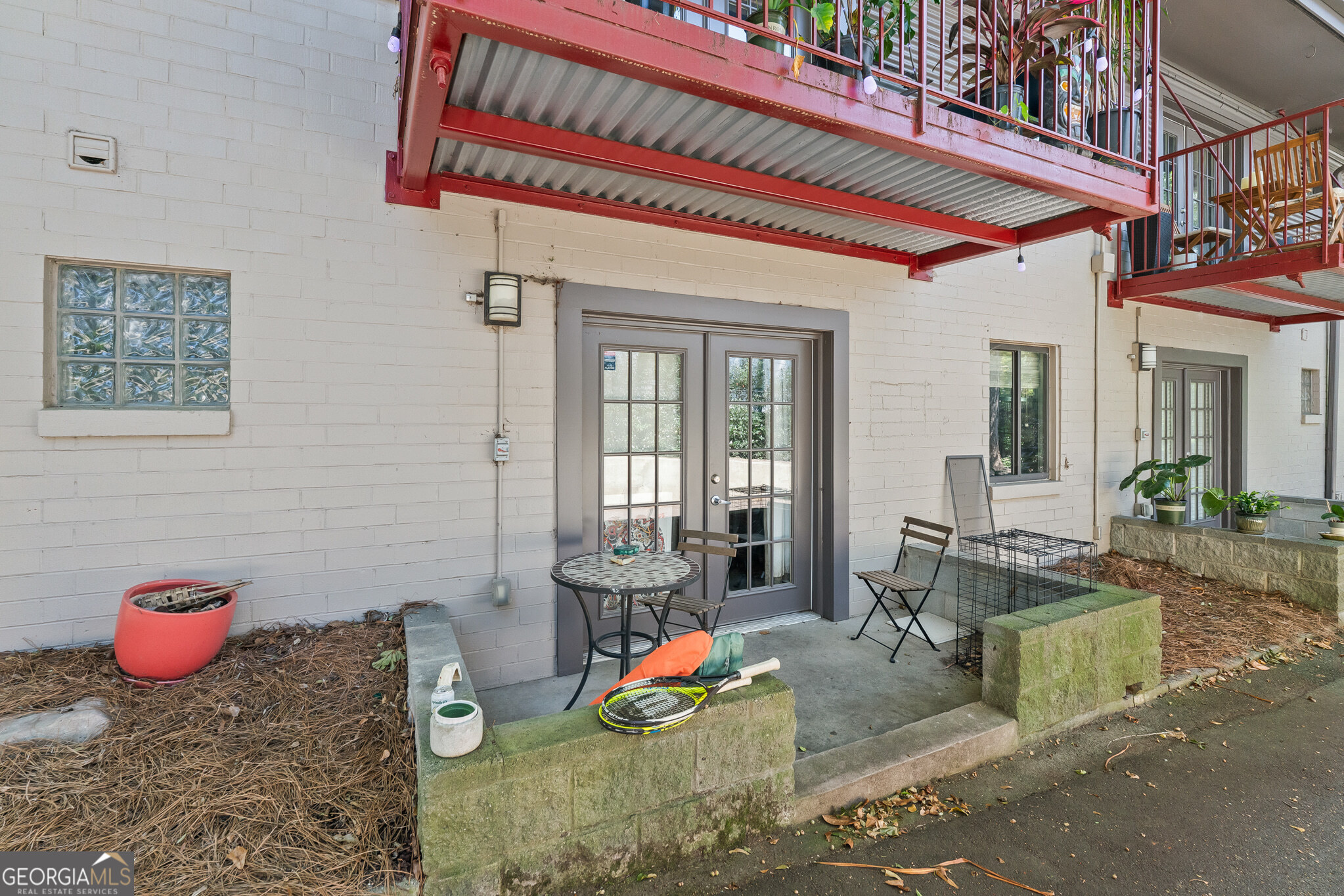 Spacious end-unit one-bedroom, one-bathroom condo located in Little Five Points. Features include brand new hardwood floors throughout, a modern kitchen with granite countertops and stainless steel appliances, and an outdoor patio perfect for relaxing. Enjoy views of Goldsboro Park across the street. Conveniently situated just minutes from the PATH, Beltline, Freedom Park, Candler Park Golf Course, and a variety of shops, restaurants, bars, and entertainment options. Washer and dryer are included. Low HOA fees. Please note, this property is not FHA or VA approved.