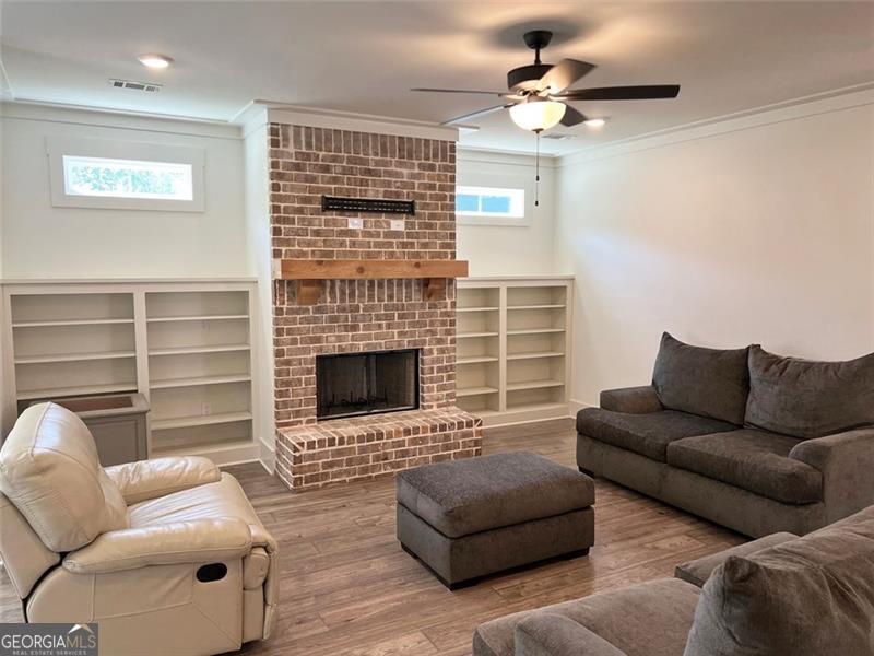810 CLUBSIDE CT