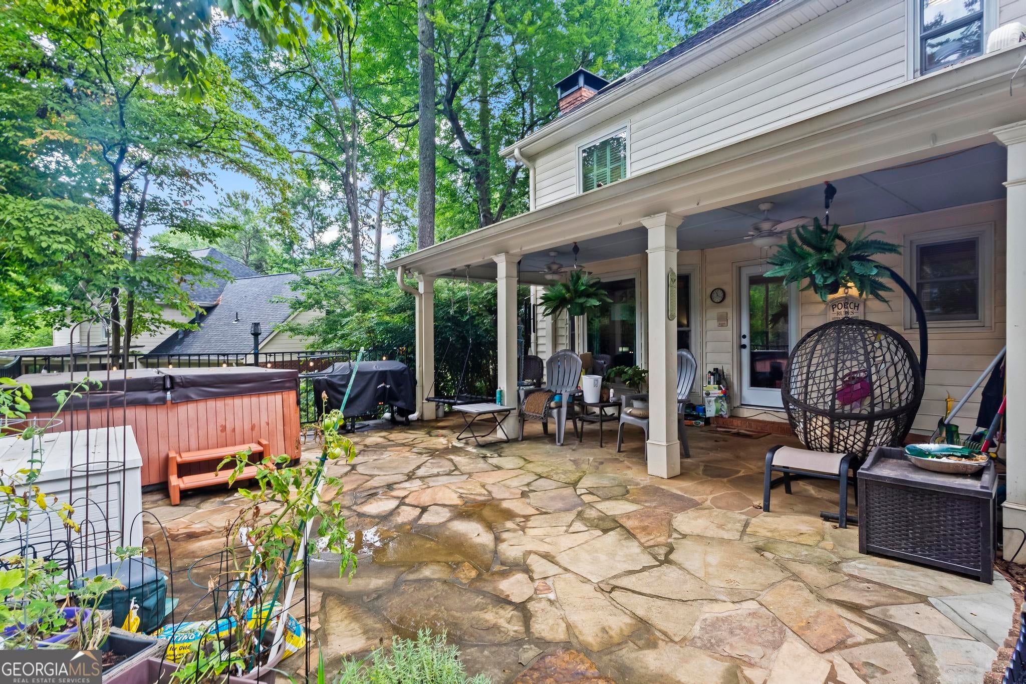 140 Lakeside DR NW