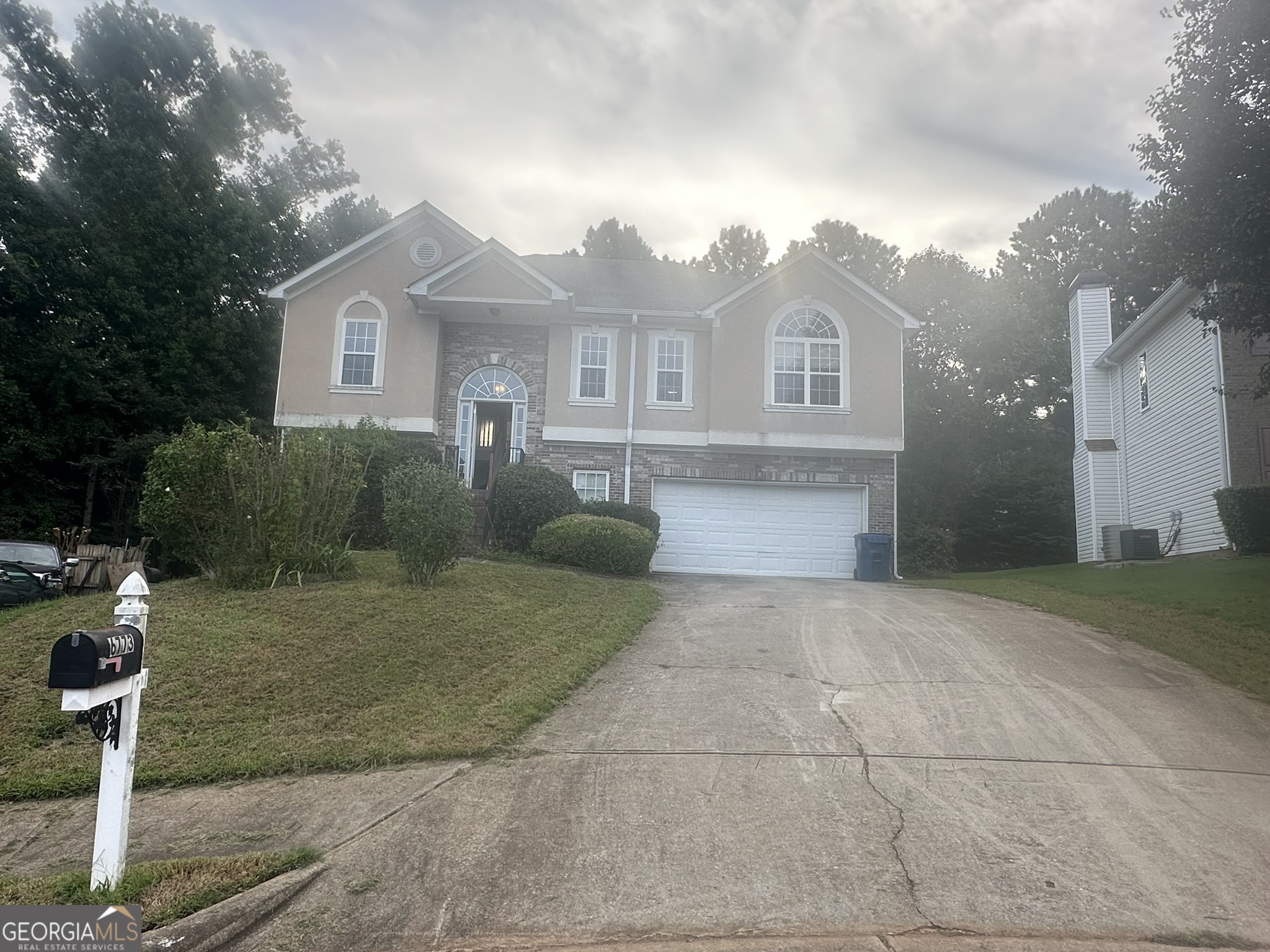 Discover your dream home with this beautifully maintained 5-bedroom, 3-bathroom house! Offering a perfect blend of comfort, space, and convenience. 4 min to I-675. Don't miss out on the opportunity to make this house your new place to live and thrive