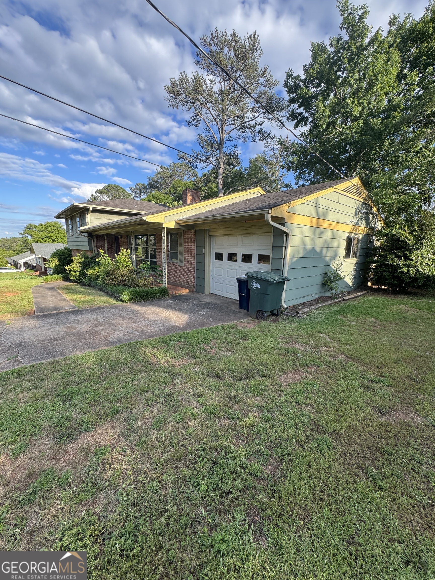 202 Hillandale DR
