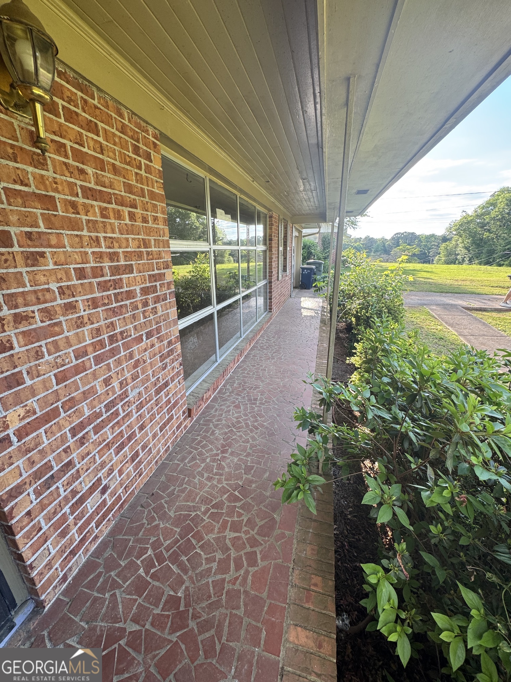 202 Hillandale DR