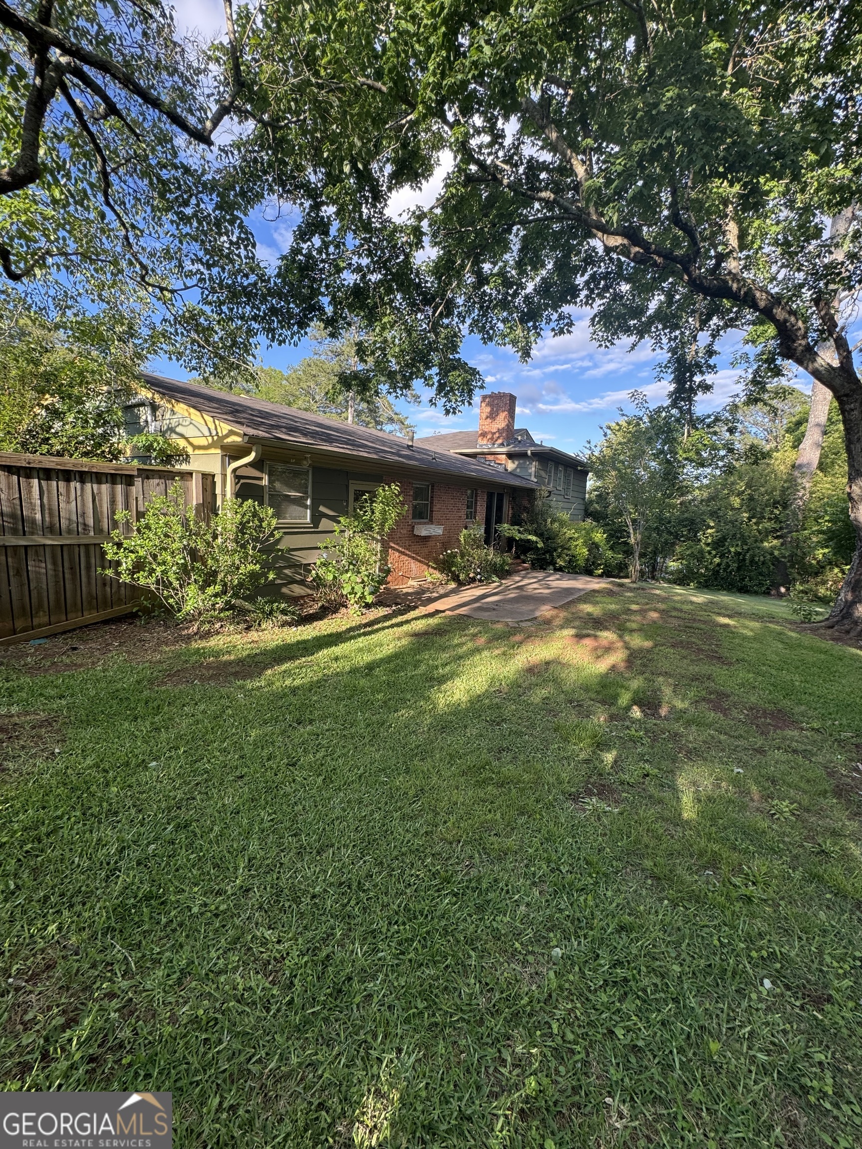 202 Hillandale DR