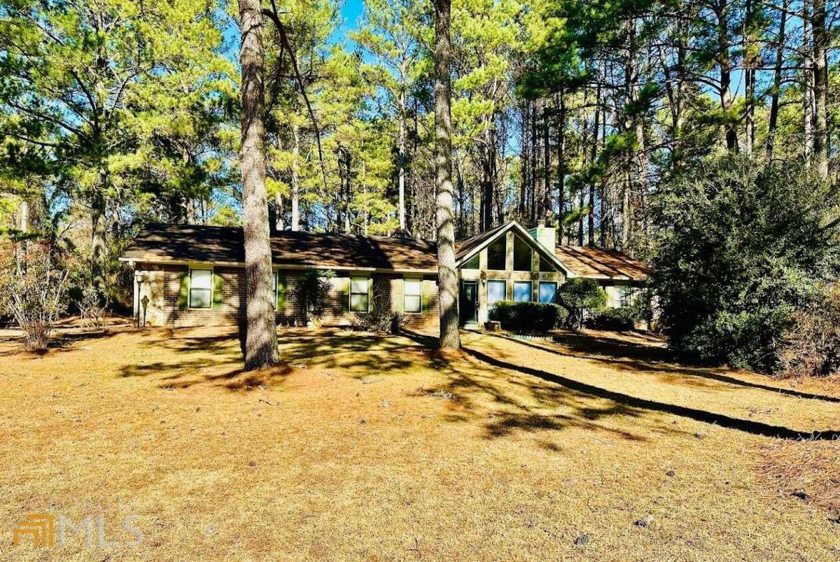 Fall in LOVE with the natural light & spacious floor plan of this Fayetteville 3-Bedroom Home. Marketing DescriptionThis home boasts three spacious bedrooms and two full bathrooms, providing ample space for comfort and relaxation. The open floor plan is bathed in natural light, creating a warm and inviting atmosphere. The formal dining room is perfect for hosting dinner parties or enjoying a quiet meal. The vaulted family room, complete with a charming stone fireplace, is the ideal spot for cozy evenings. The galley-style eat-in kitchen is a cook's dream, offering plenty of space for meal preparation. The home also features a great sunroom, a perfect spot for enjoying a cup of coffee while overlooking the well-established yard. This home seamlessly blends comfort, style, and convenience, making it a must-see in Fayetteville, GA. Enrolled in the Resident Benefits Package (RBP) for $35/month which includes liability insurance, credit building to help boost the resident's credit score with timely rent payments, HVAC air filter delivery (for applicable properties), our best-in-class resident rewards program, and much more! More details upon application.