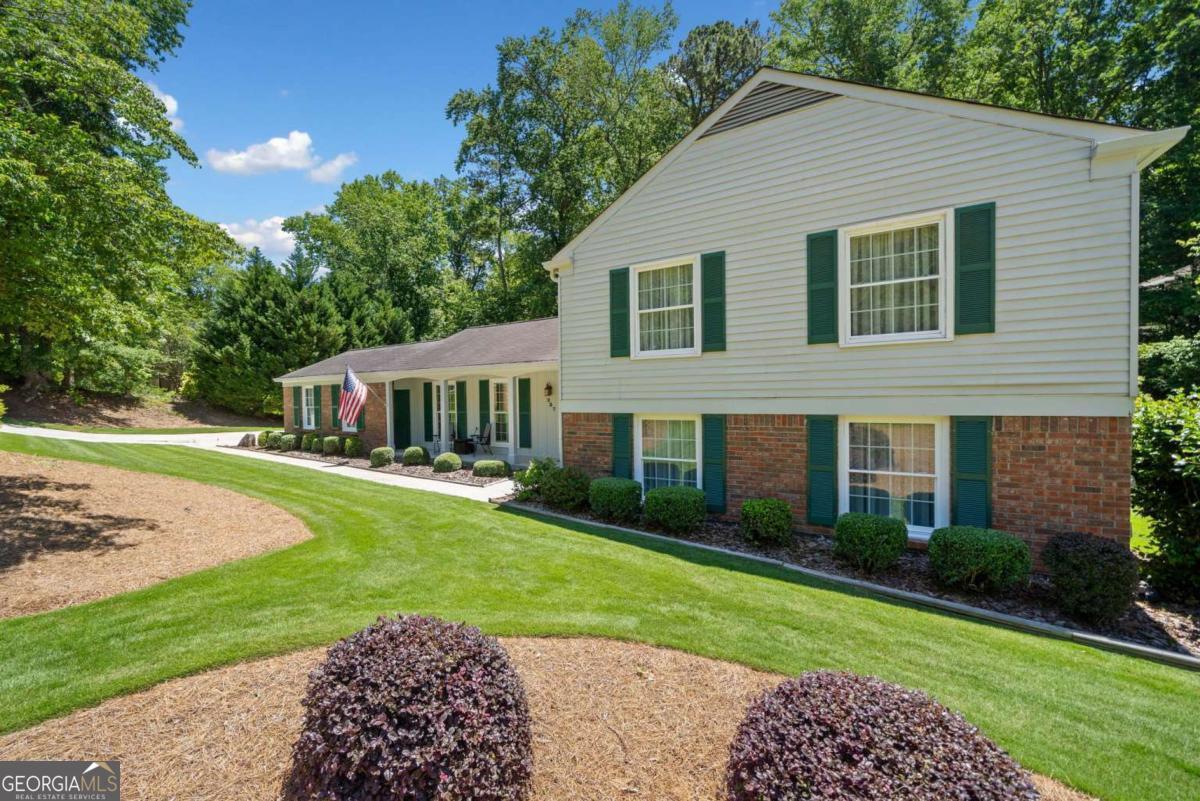 237 Lamplighter LN