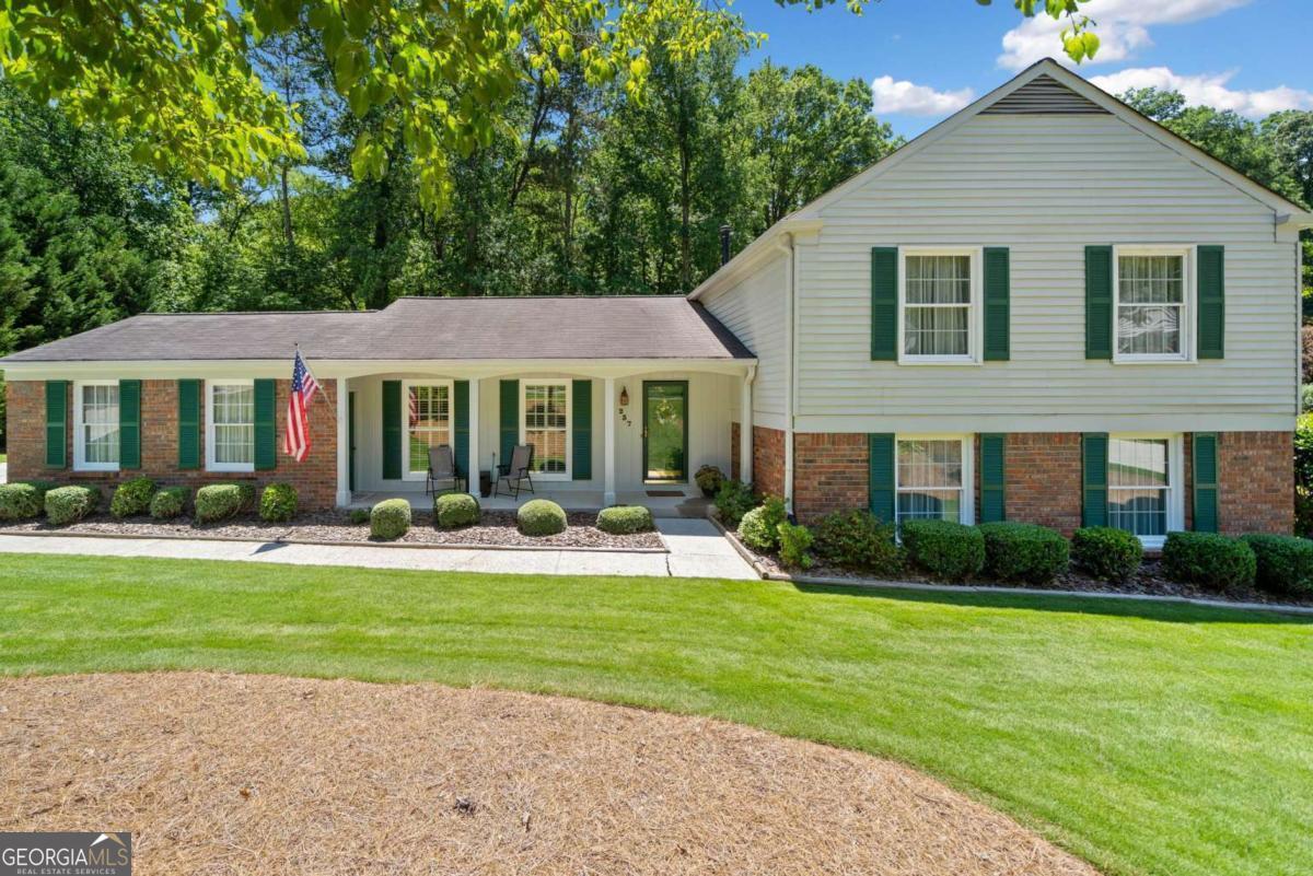 237 Lamplighter LN