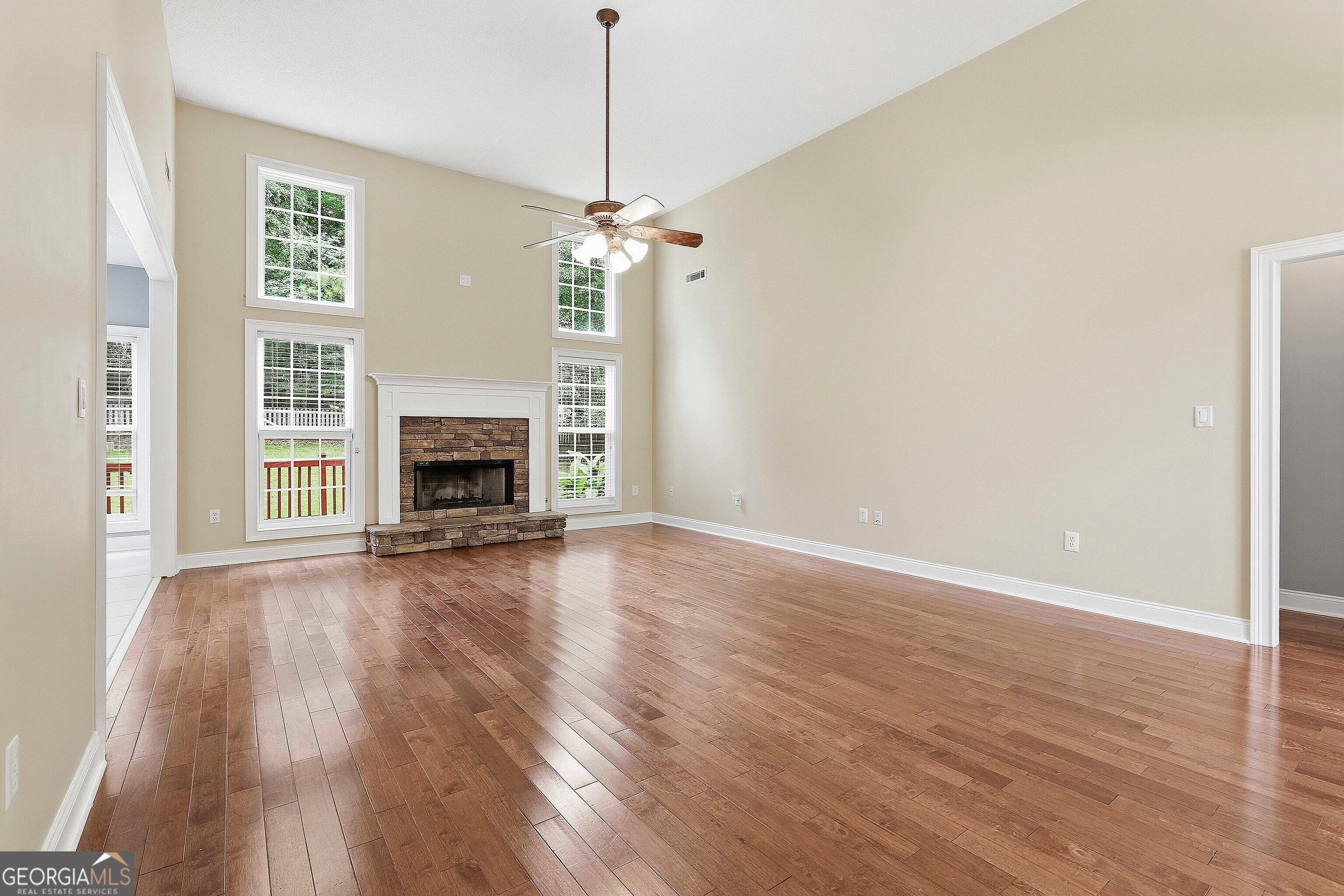 110 Lyndhurst WAY