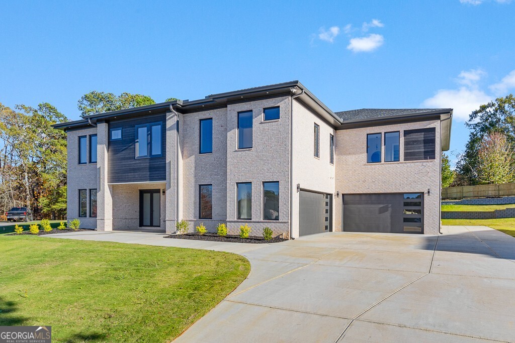 555 Versailles DR