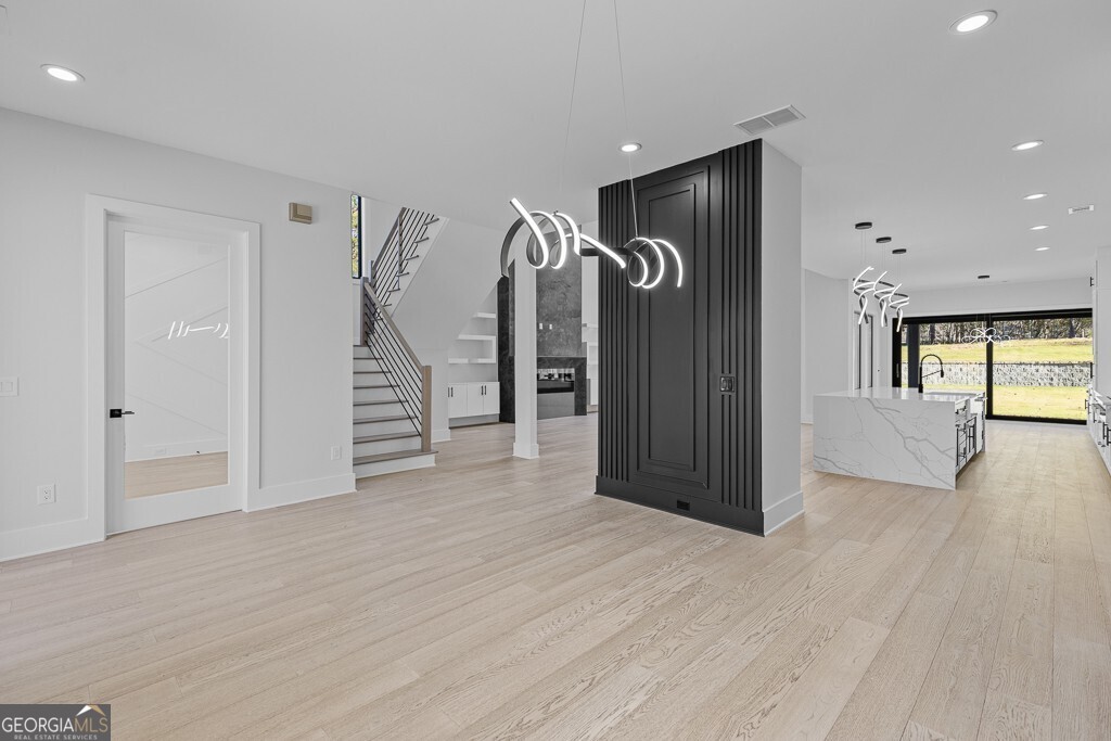 555 Versailles DR