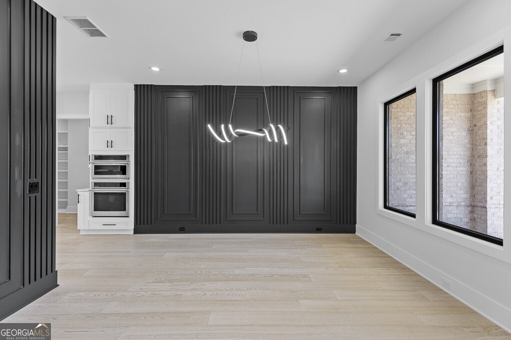 555 Versailles DR