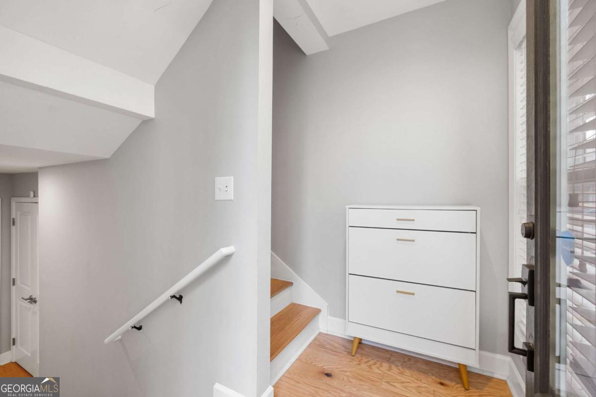 722 Cosmopolitan DR NE