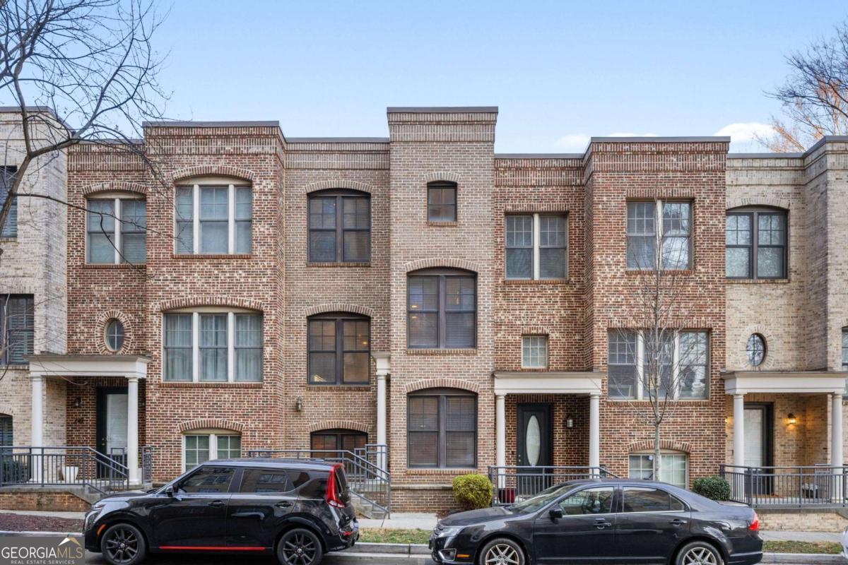 722 Cosmopolitan DR NE