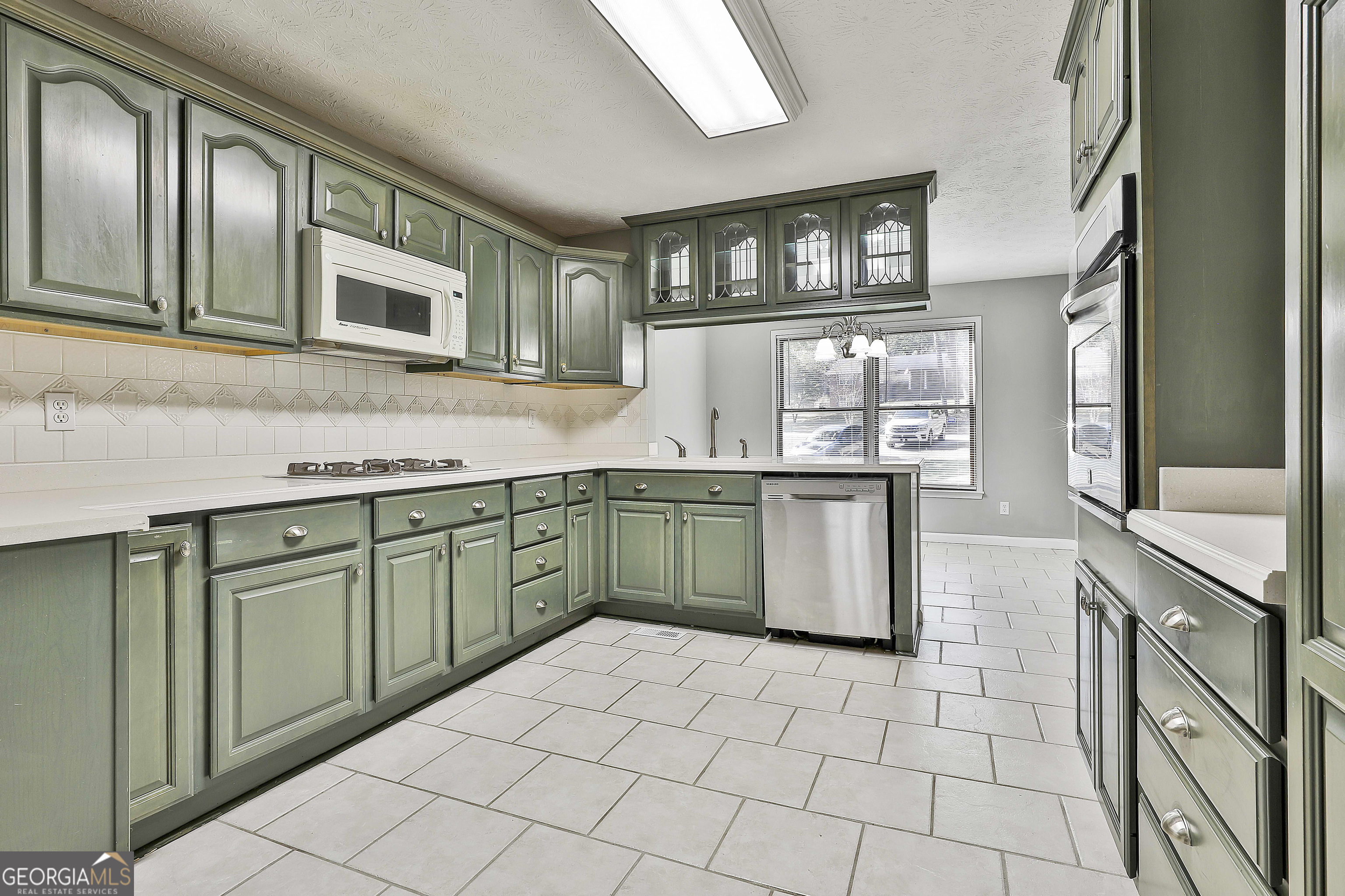 140 Waldrop Way