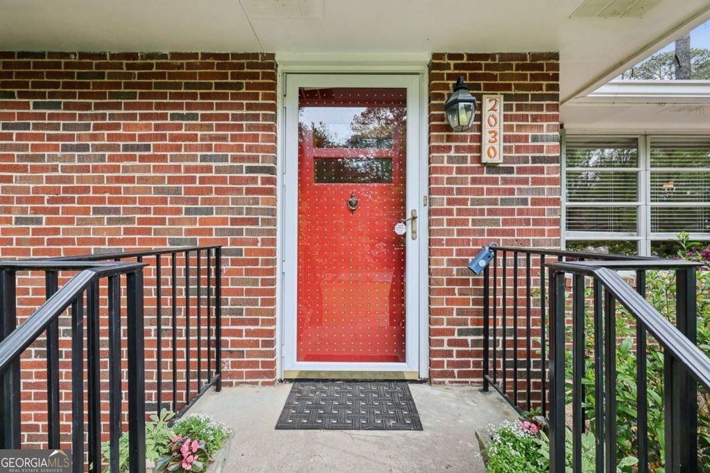 Photo of 2030 Woodbine Terrace NE, Atlanta, GA 30329 (MLS # 10727915)