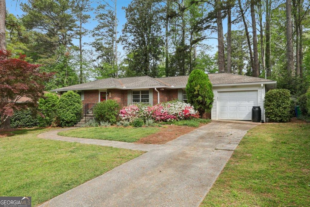 Photo of 2030 Woodbine Terrace NE, Atlanta, GA 30329 (MLS # 10727915)