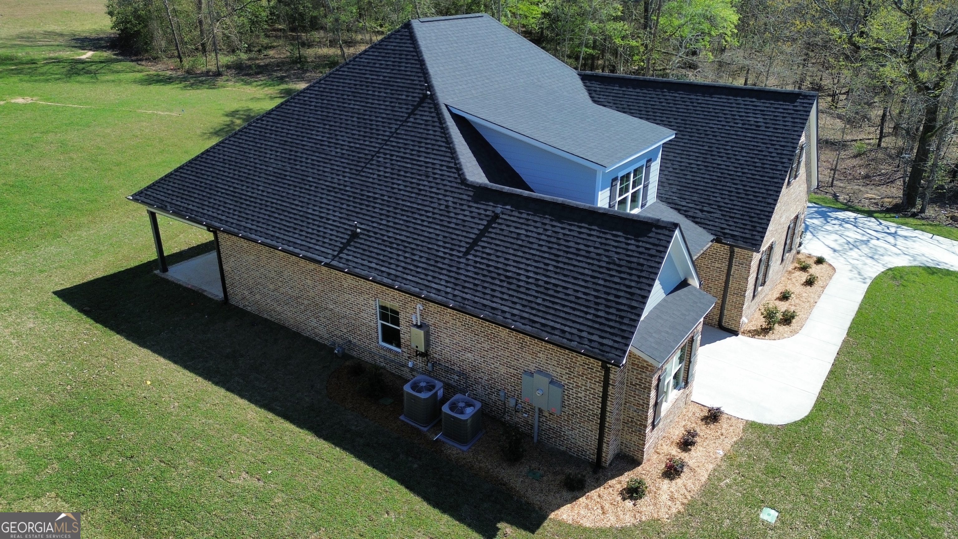 411 Southern Oaks DR