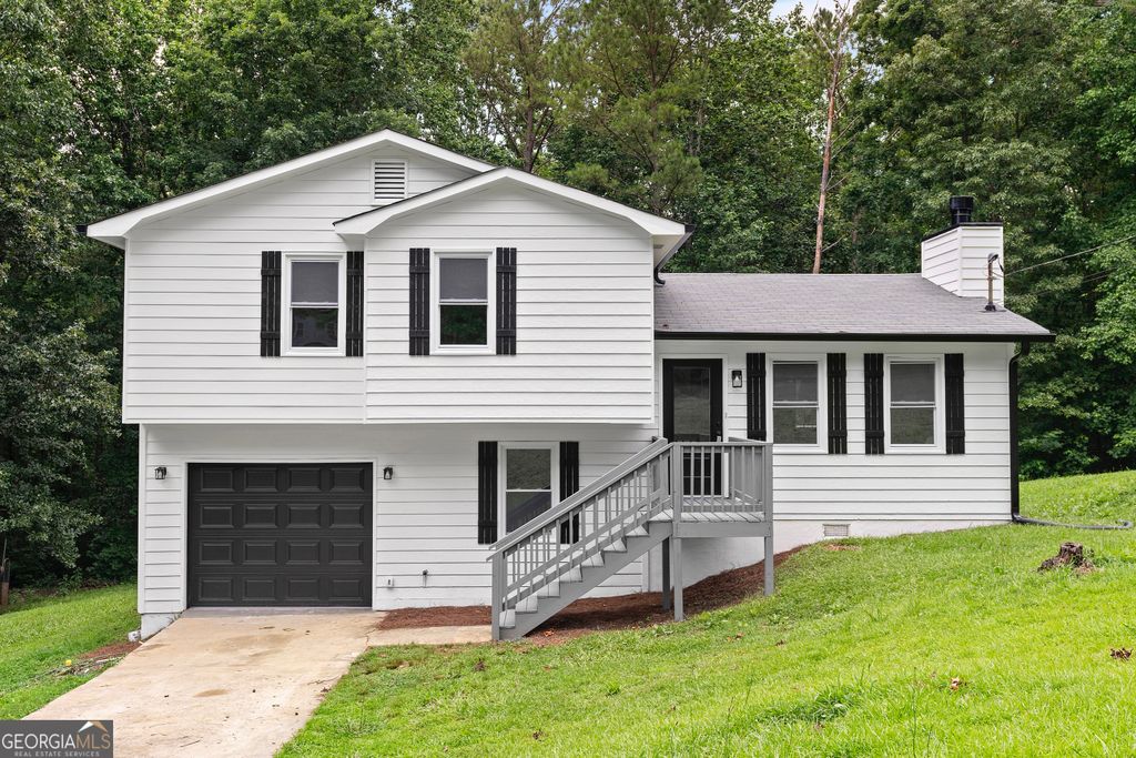 Photo of 195 Beverly Park Court, Newnan, GA 30263 (MLS # 10625252)