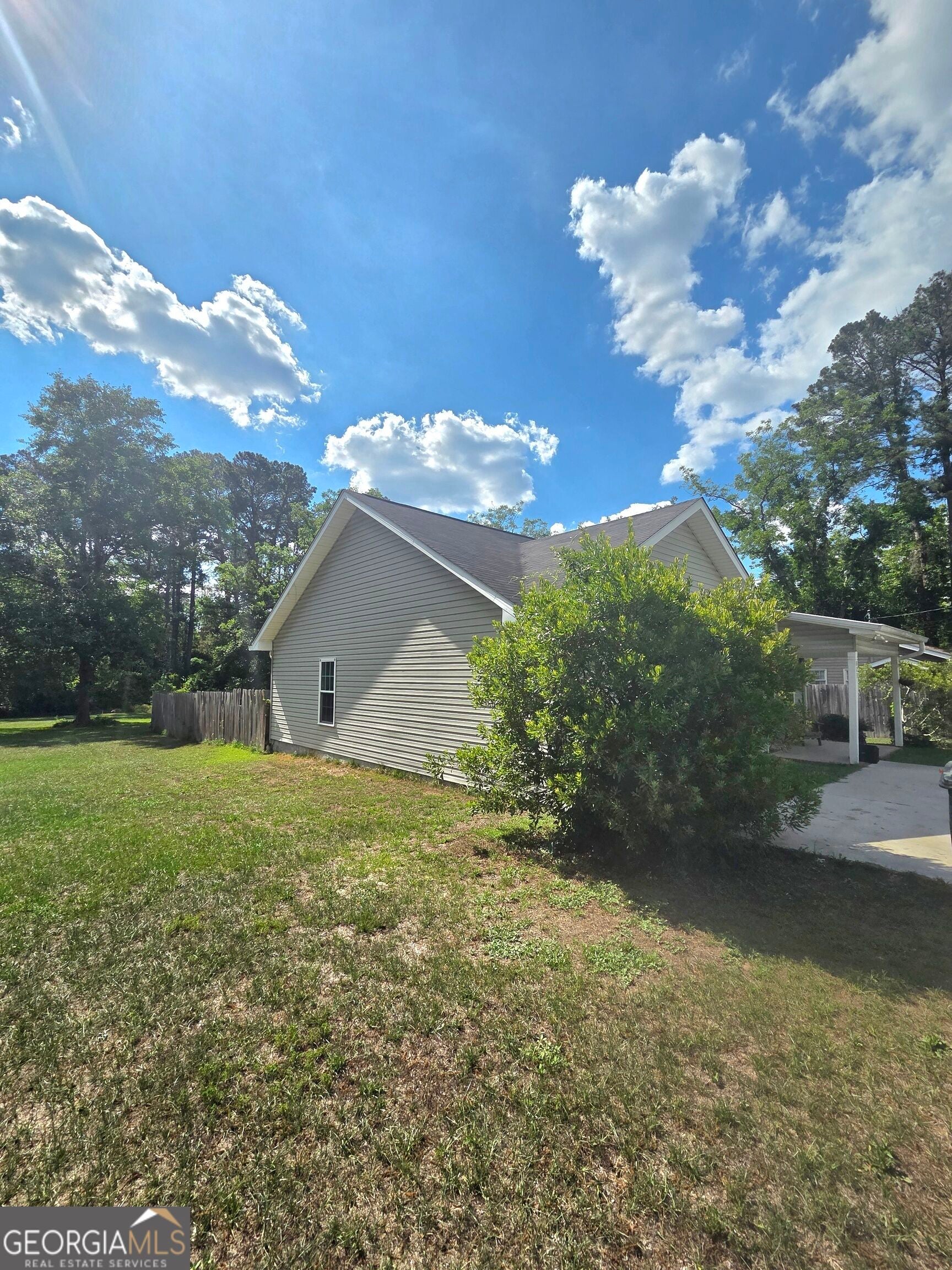 823 N Main ST