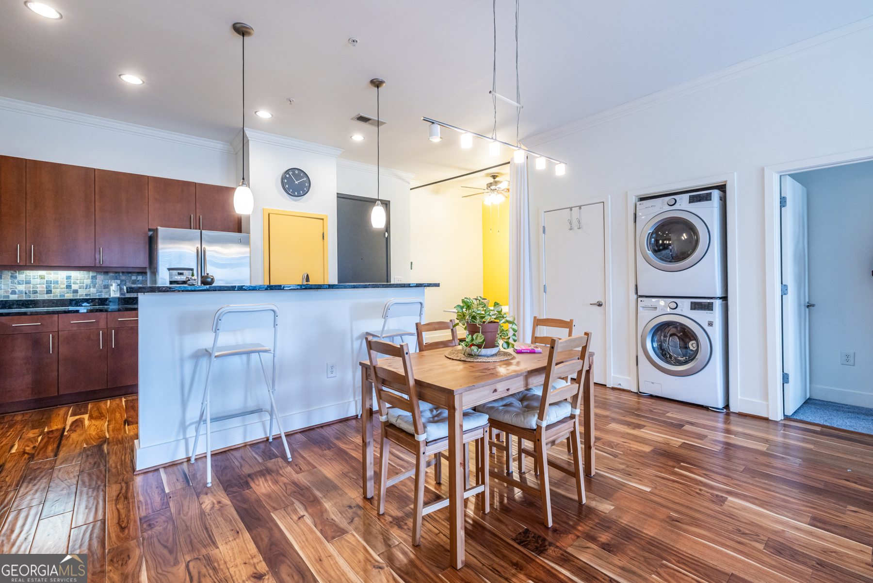 425 Chapel ST SW 2105