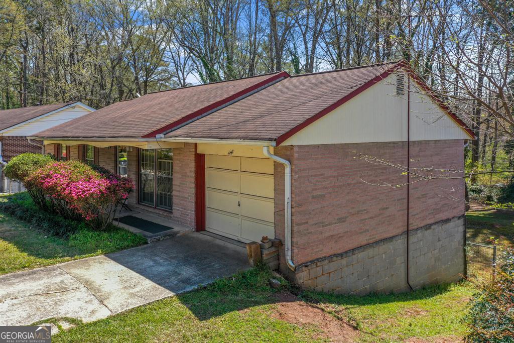 447 Wavelyn WAY