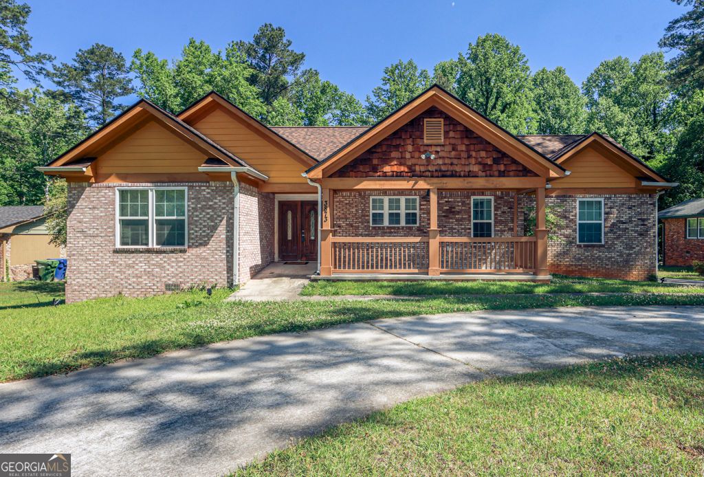 Photo of 3873 King Edward Trail SW, Atlanta, GA 30331 (MLS # 10760621)