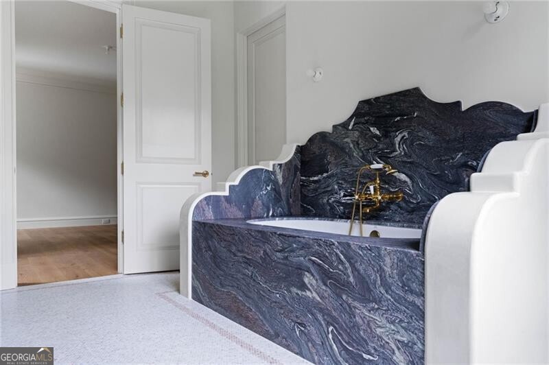 Tuxedo Park - Residential