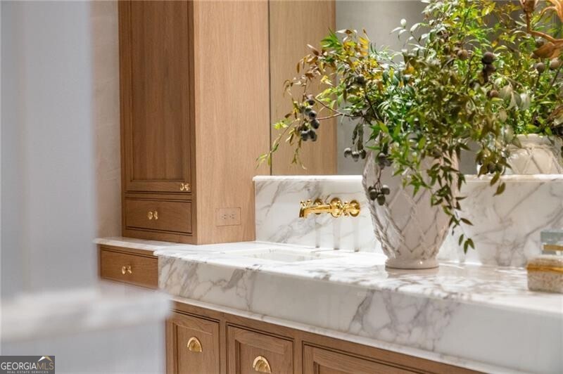 Tuxedo Park - Residential