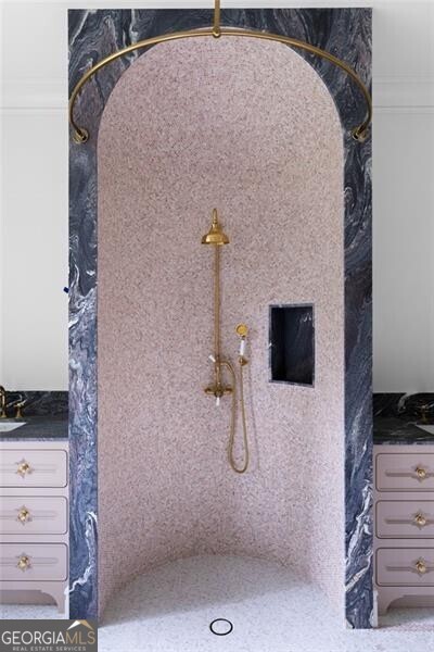 Tuxedo Park - Residential