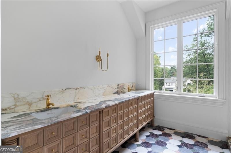 Tuxedo Park - Residential