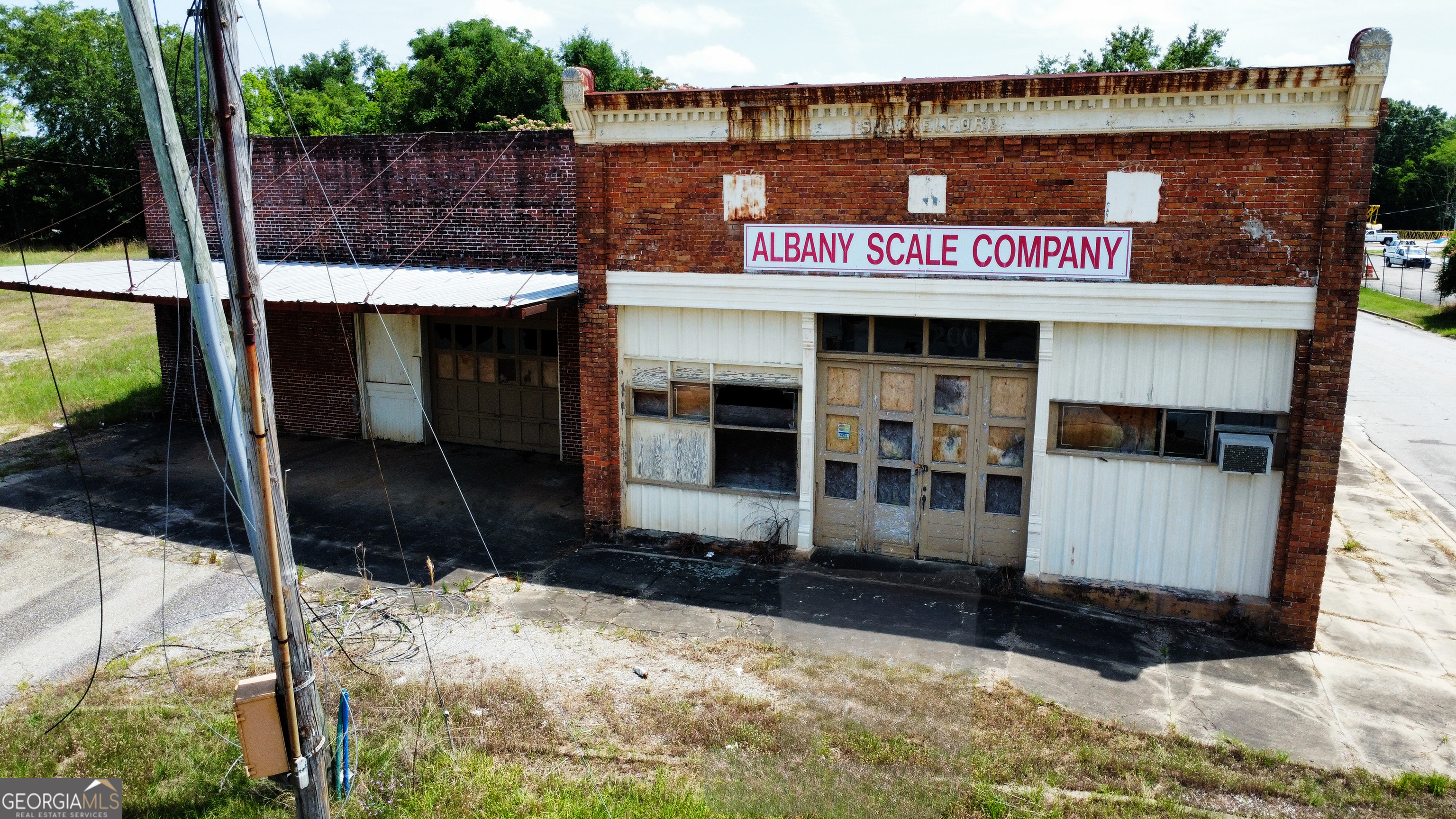 200 E Broad AVE