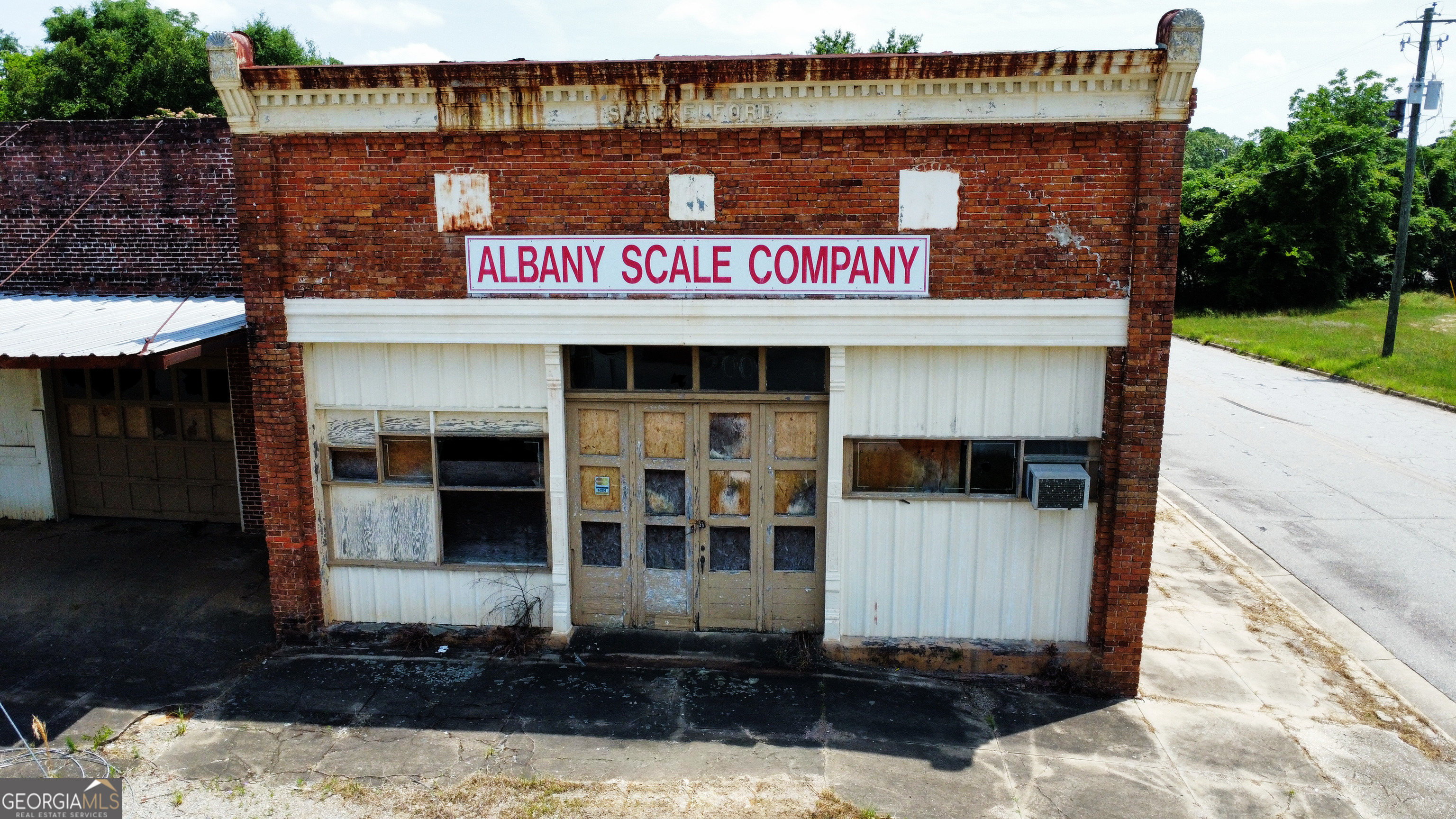 200 E Broad AVE