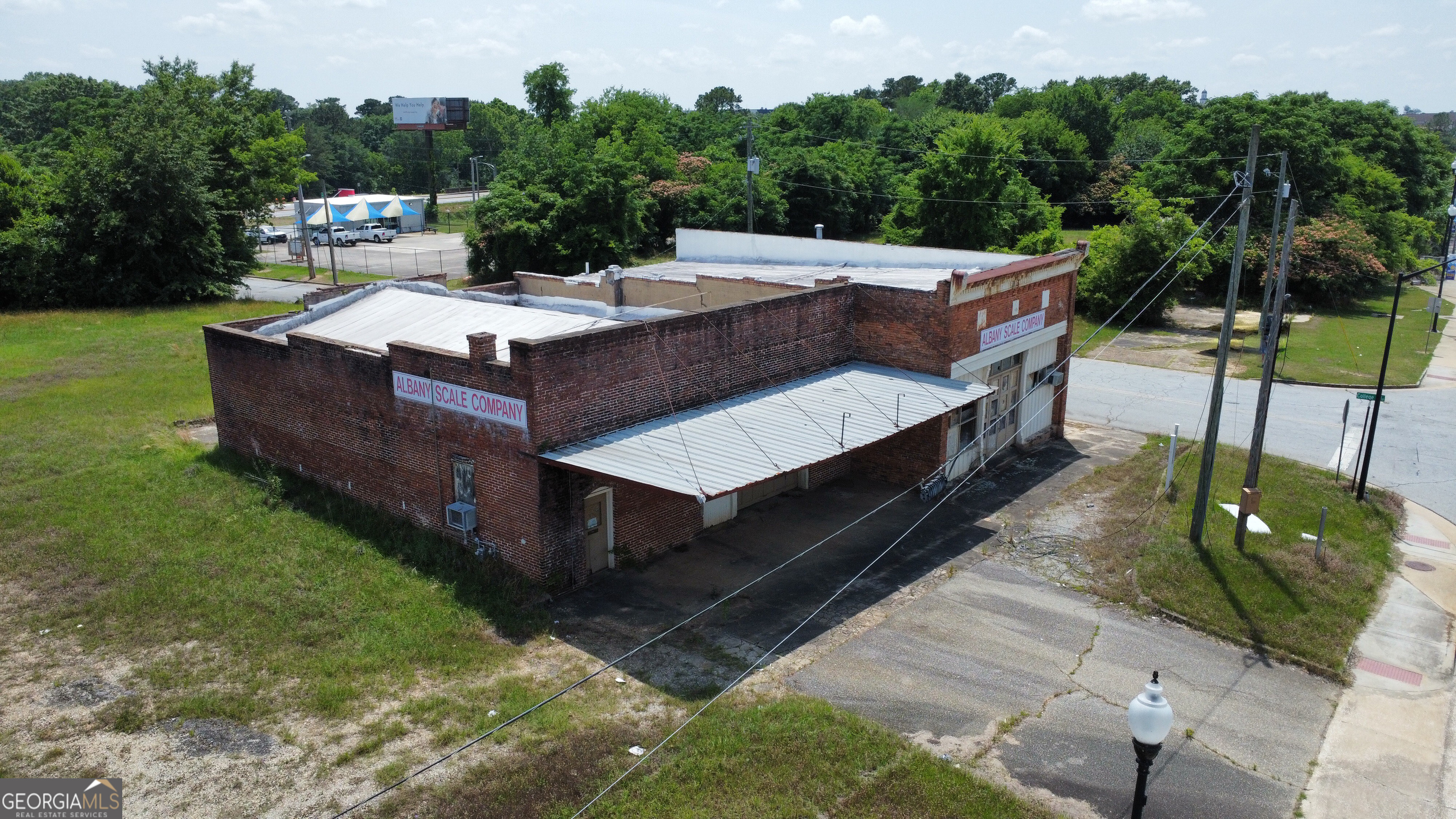 200 E Broad AVE