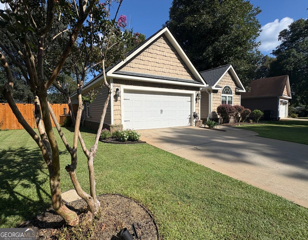Photo of 304 Madison Place Parkway, Byron, GA 31008 (MLS # 10837621)