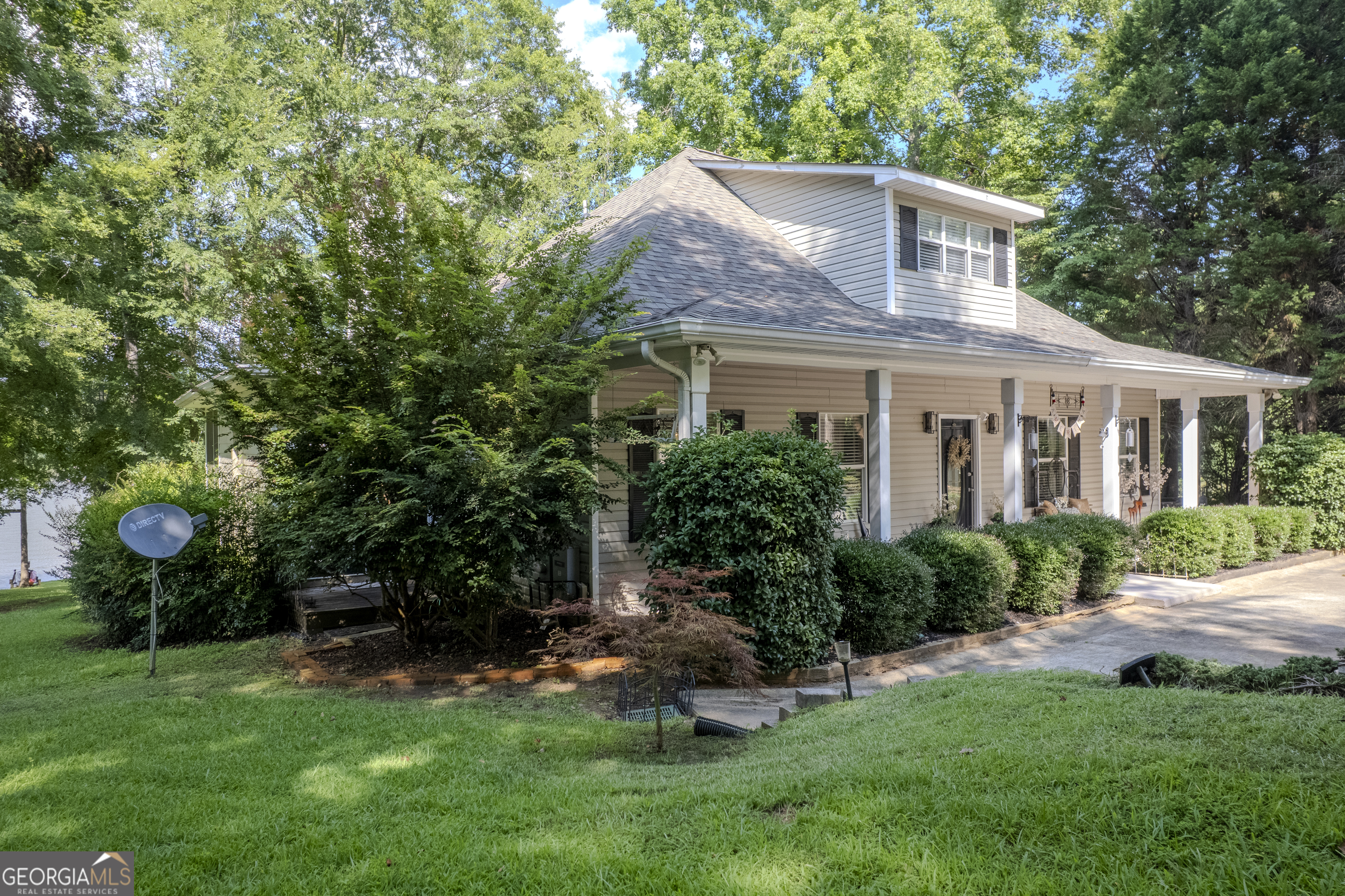 2298 Lakecrest DR