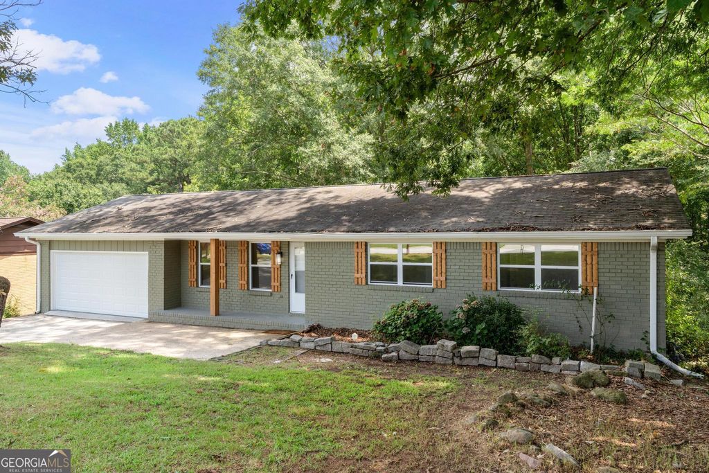 Photo of 1558 Tanglewood Way NW, Conyers, GA 30012 (MLS # 10669670)