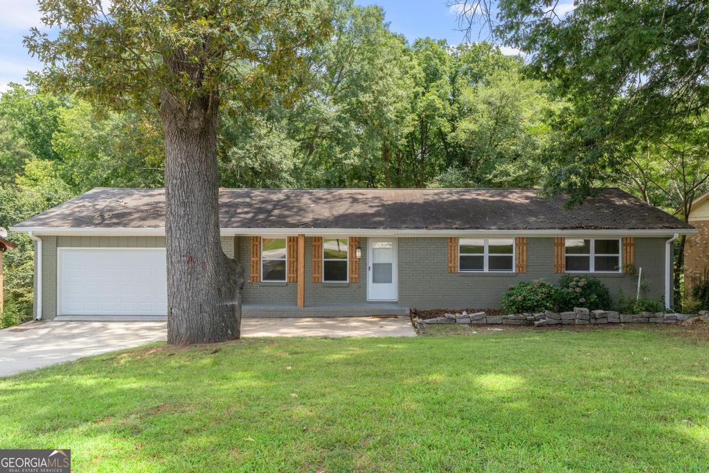 Photo of 1558 Tanglewood Way NW, Conyers, GA 30012 (MLS # 10669670)