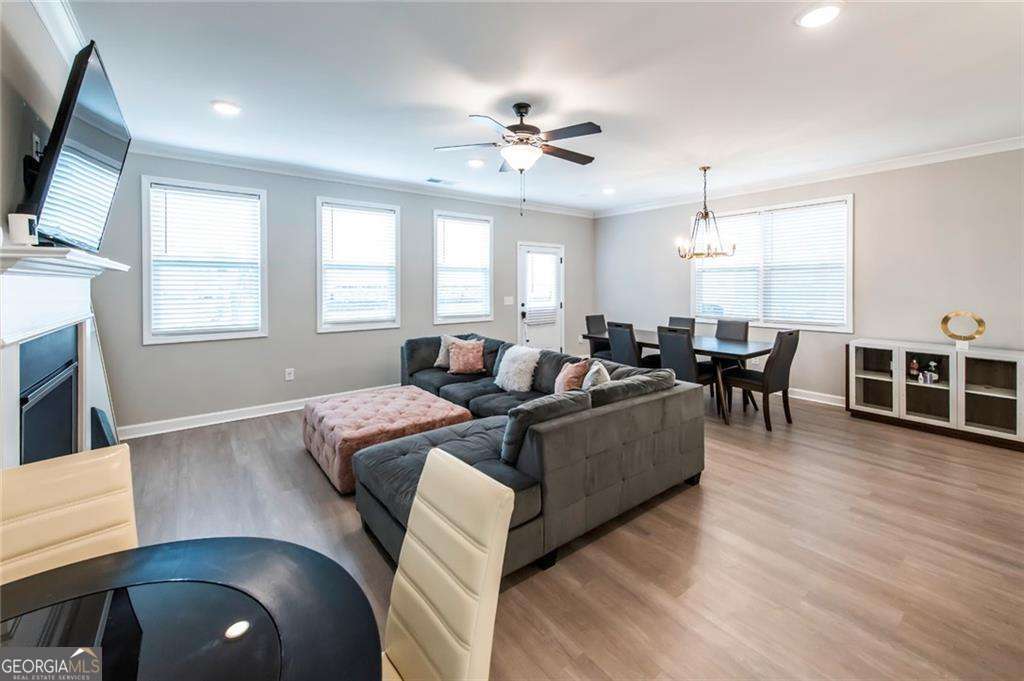 3739 Silvery WAY