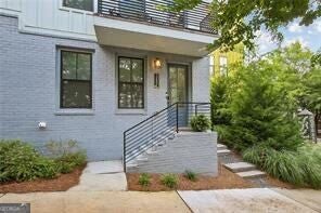 1280 Longreen TER NW