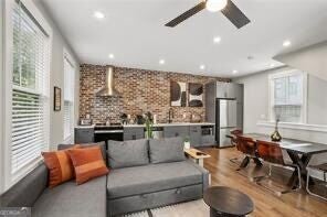 1280 Longreen TER NW