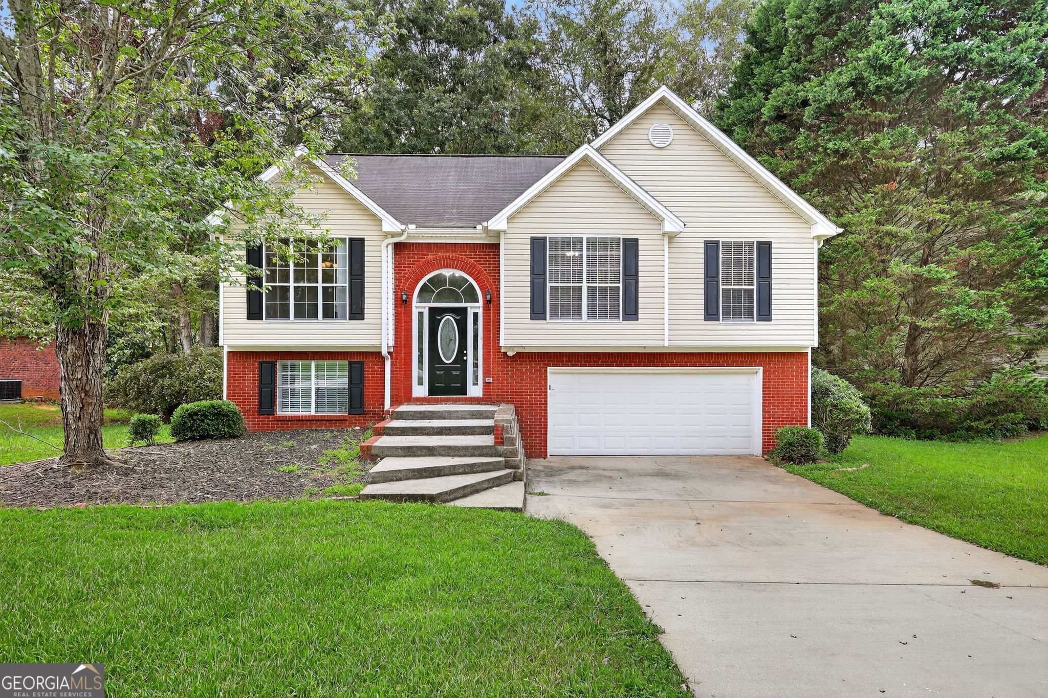 This is a 5 bedroom 3 bathroom, single family home. Home features a large, fenced-in backyard, over sized 2-car garage, hardwood floors, brick fireplace, vaulted ceilings, kitchen with beautiful granite counter tops, oak cabinets & stainless steel appliances, double oven, back deck overlooking the backyard.