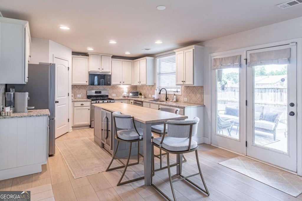 Photo of 5703 Shore Isle Court, Flowery Branch, GA 30542 (MLS # 10850614)