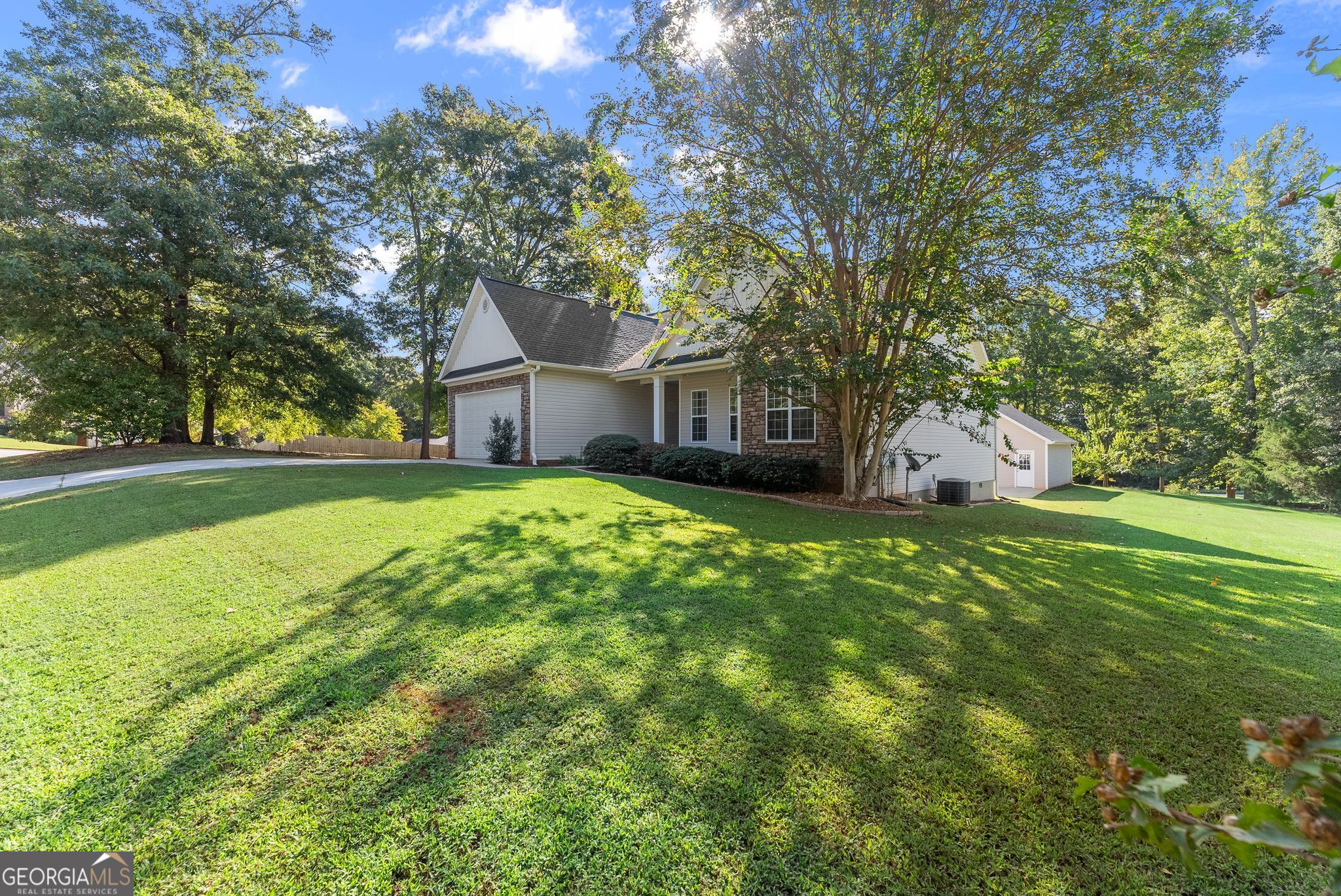 27 Woods WAY