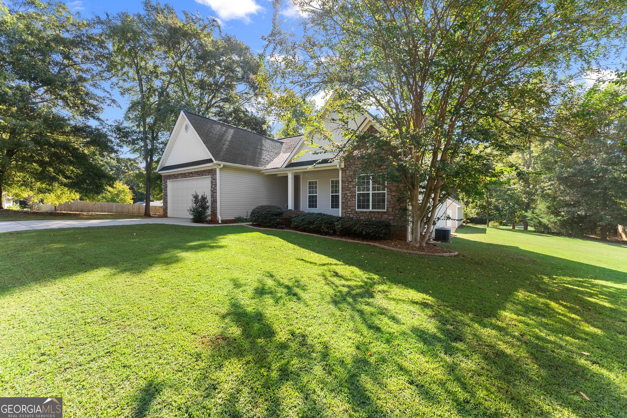 27 Woods WAY