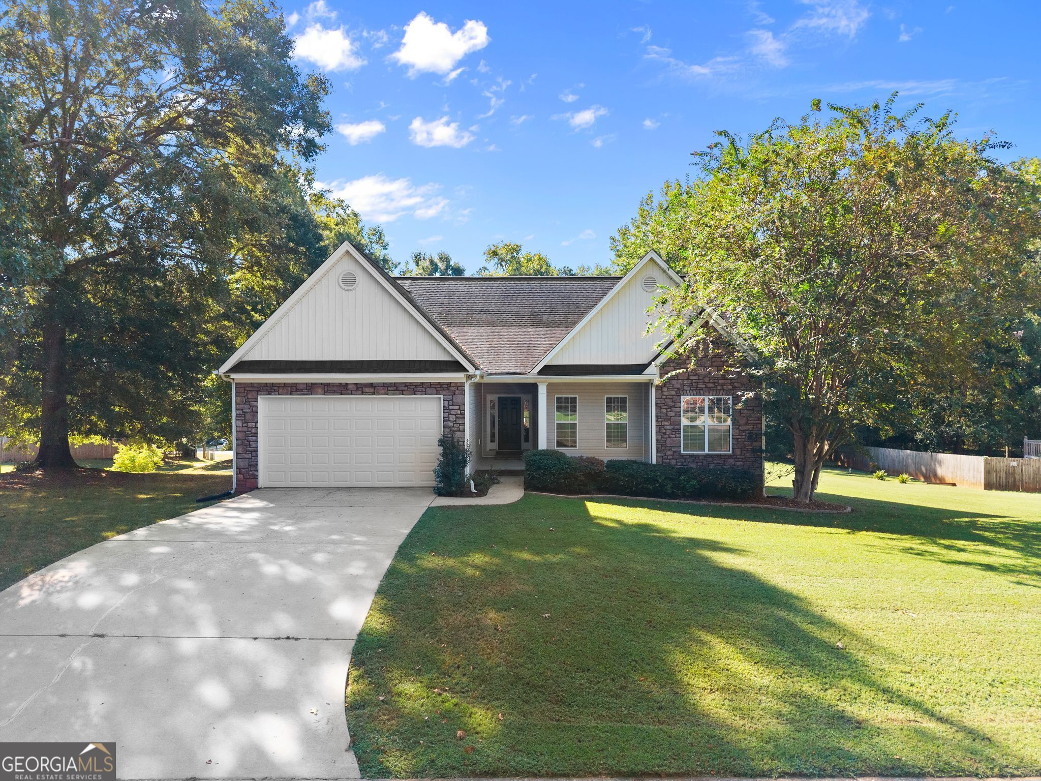 27 Woods WAY