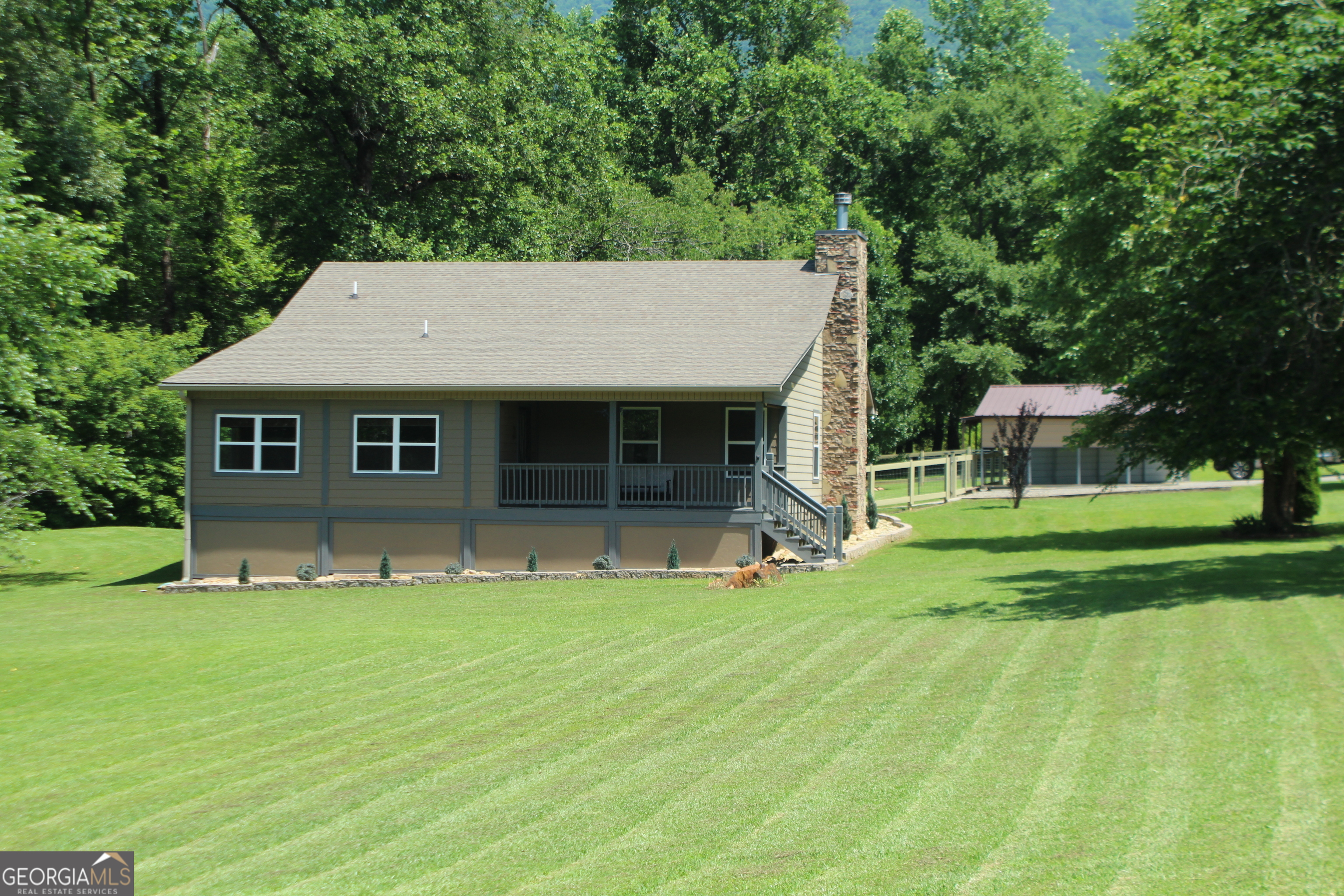 973 East Vineyard RD