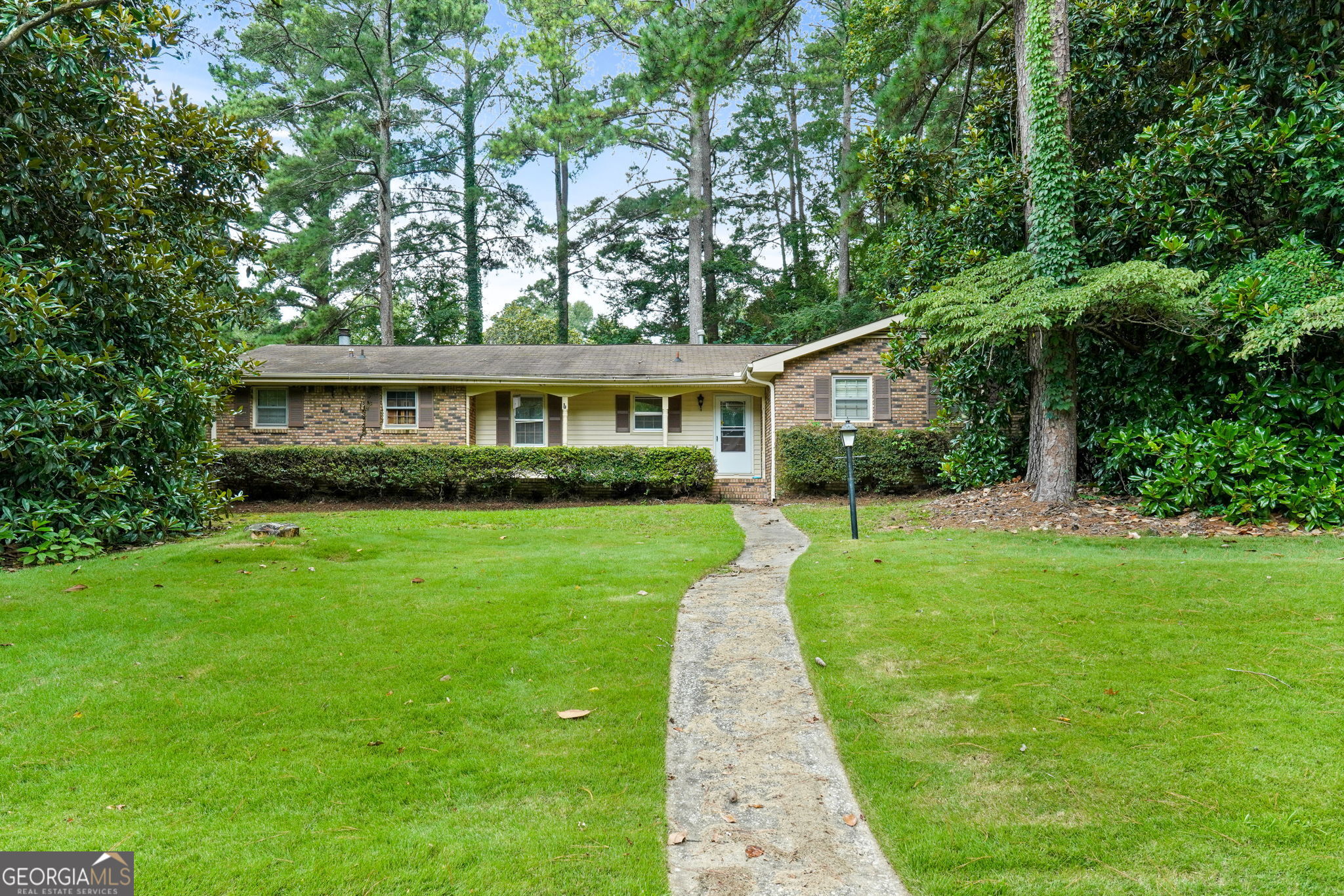 Charming 3BR/2BA Brick Ranch in Prime Peachtree City Location! All-brick ranch on a corner lot-perfect for golf cart living! Home features a galley kitchen with appliances approx. 7 months old, spacious family room with fireplace, and large primary bedroom with en-suite bath. Appliances included. Walk to Lake Peachtree and enjoy quick access to shopping, dining, and top-rated schools. Seller offering $5,000 credit toward paint and flooring with acceptable offer. Don't miss this opportunity to make it your own and enjoy all that Peachtree City has to offer!