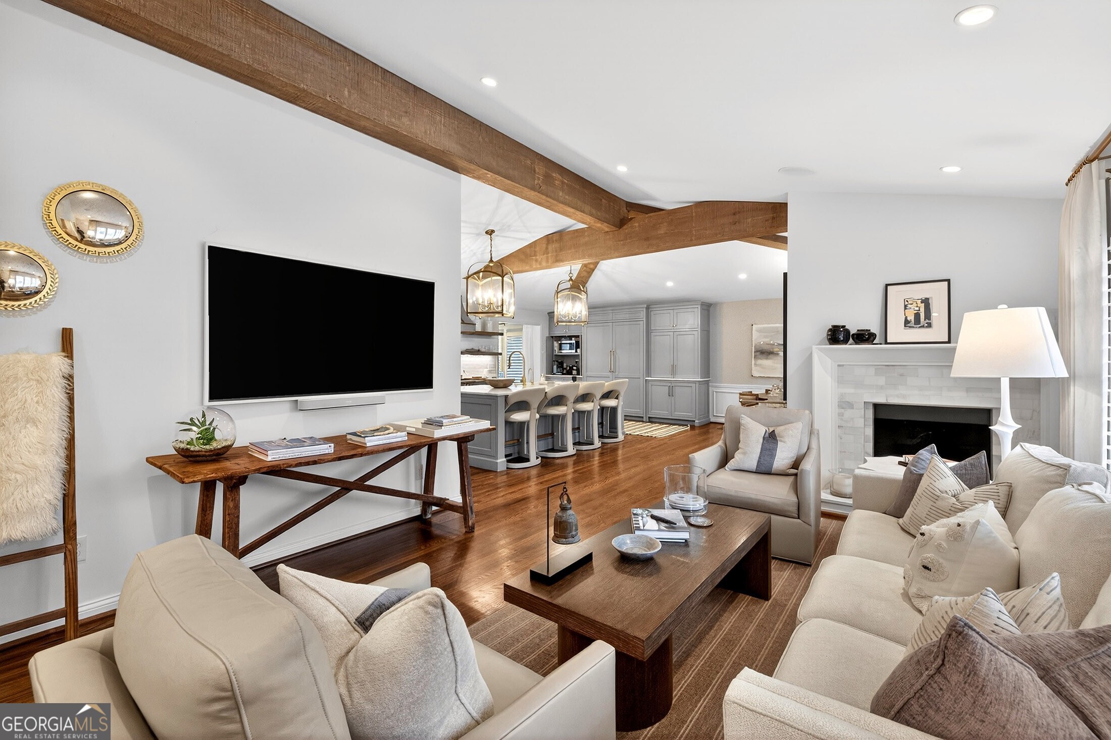 964 Buckingham CIR NW