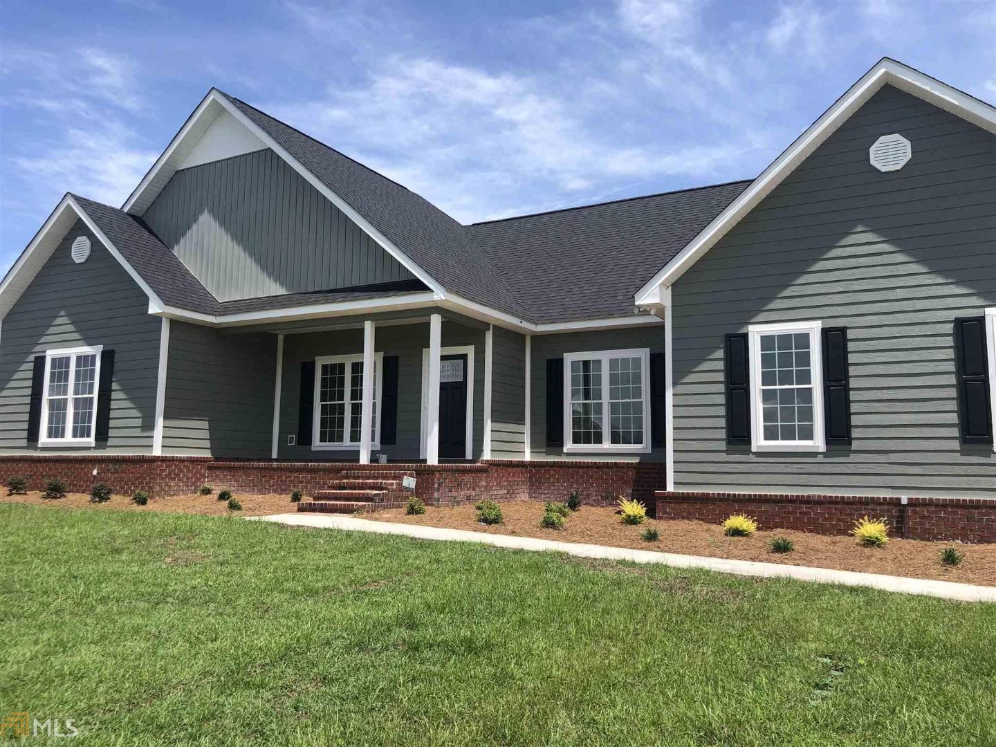 NEW CONSTRUCTION CRAFTSMAN HOME IN WINDMILL PLANTATION ON ALMOST 2 ACRES. THIS SPACIOUS OPEN FLOOR PLAN HAS A LARGE LIVING ROOM WITH VAULTED CEILING, SEPERATE DINING ROOM, SPACIOUS KITCHEN & BREAKFAST ROOM WITH CUSTOM BUILT CABINETS, GRANITE COUNTERTOPS AND STAINLESS APPLIANCES. THE MASTER SUITE HAS A TREY CEILING WITH WALK IN CLOSET, SEPERATE GARDEN TUB AND SHOWER WITH DOUBLE VANITIES. THIS IS A SPLIT FLOOR PLAN WITH TWO BEDROOMS THAT SHARE A BATH AND ADDITIONAL GUEST ROOM THAT HAS A BATH. ENJOY THE COVERED BACK PORCH ON THIS ALMOST 2 ACRE LOT! CONVENIENTLY LOCATED NEXT TO MILL CREEK PARK.